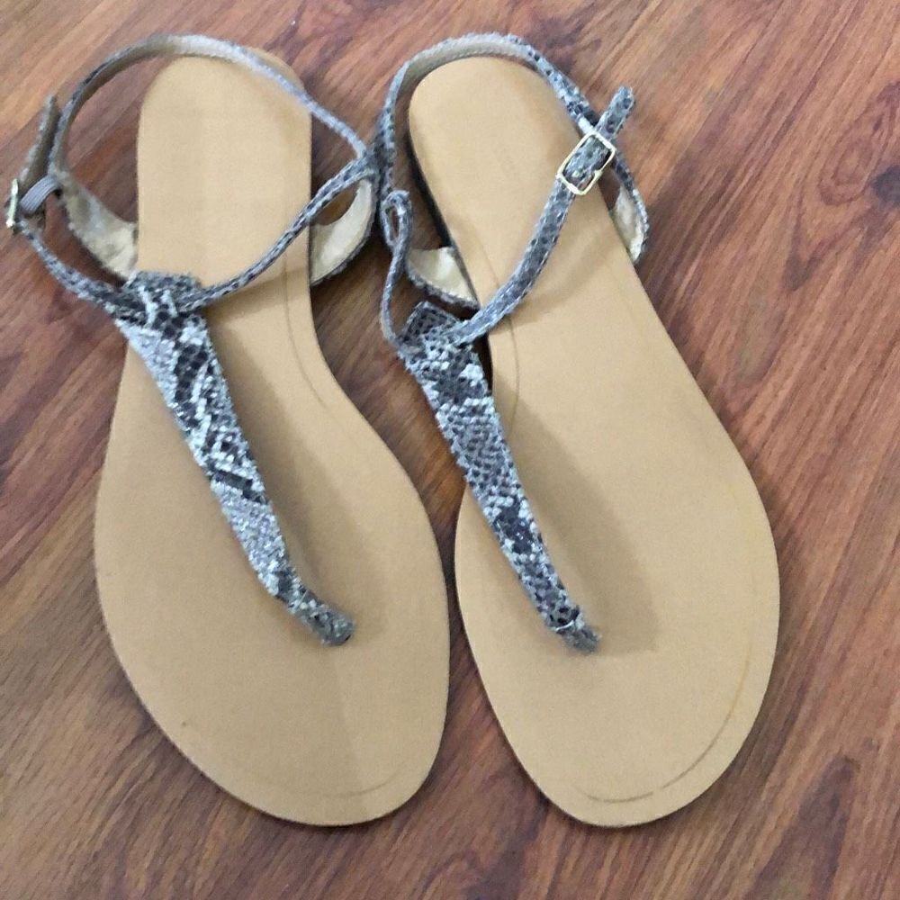 Banana Republic flat snake skin sandals size 8.5